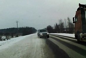 Авария дня. Зимняя езда под 150 км/ч и опасный обгон