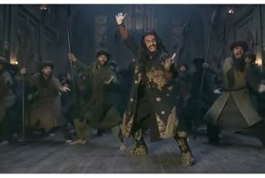 Болливудский Торин Дубощит задорно пляшет под Hardstyle