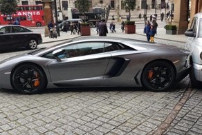 Пустой Lamborghini Aventador врезался в лондонское такси