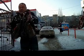Эмоциональный водитель на Ауди из Саратова