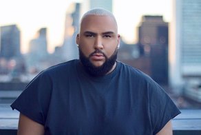 Мужчина-модель размера PlusSize весит 180 кг и это его совсем не тревожит