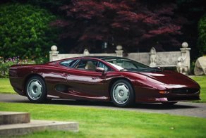 Почему легендарный Jaguar XJ220 оказался разочарованием