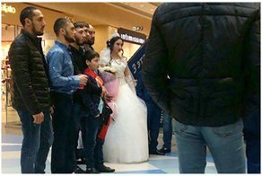 Невесте 14 лет, жених на 3 года младше. Свадьба цыган в Новосибирске - традиции не меняются