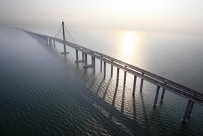 Завершено строительство самого длинного морского моста в мире