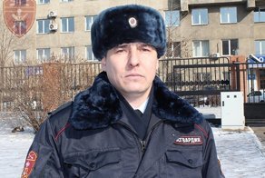 Сотрудник Росгвардии из Читы Владимир Давидюк спас на пожаре маленького ребенка и пожилую женщину