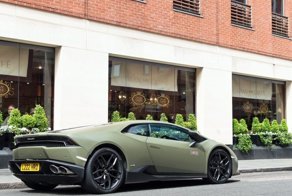 Ничего святого: вандалы поцарапали уникальный суперкар Lamborghini