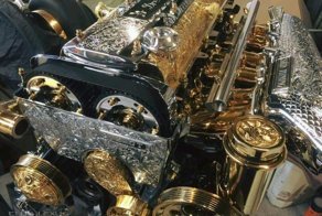 Позолоченный двигатель Toyota 2JZ-GTE с гравировкой