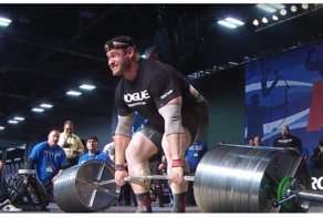 Российский атлет поднял штангу весом 426 кг, несмотря на хлынувшую из носа кровь