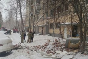 Крыша с тюменской пятиэтажки съехала вместе с балконами