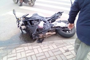 Авария дня. Мотоциклист погиб после столкновения с Мерседесом в Краснодаре
