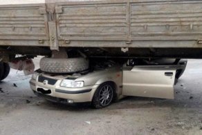 Спасение зажатого под фурой парня от первого лица