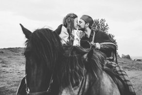 Романтика Исландии: вдохновляющие фотографии помолвок в стране льдов