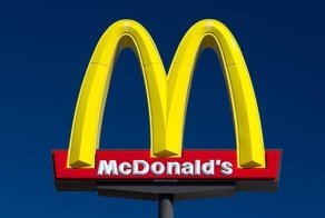 McDonald's изменили логотип к 8 марта