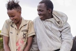 Фотограф из Кении превратил бездомную пару в моделей. Удивительная трансформация!