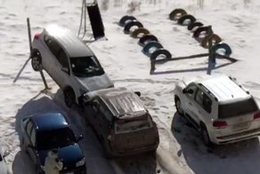 В Челябинской области пьяный мужчина после ссоры с женой протаранил её автомобиль