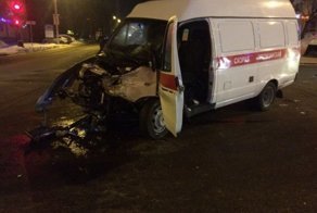 Авария дня. В Перми лихач на высокой скорости столкнулся со скорой