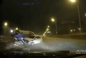 Загнал на ограждения: серьёзная авария в Казани