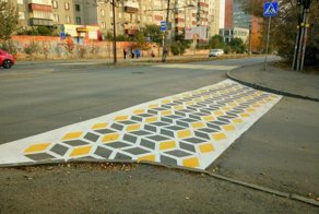 Теперь разметка на дорогах будет трёх цветов