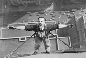 Как раньше мыли окна в небоскребе Эмпайр-стейт-билдинг