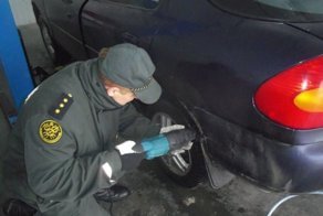 Контрабанда сигарет. Сколько пачек можно провезти в колесах? 