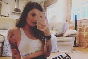 Парню не понравилось, что девушка встретила его в халате, - и интернет призвал ее бросить наглеца