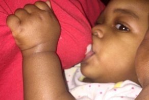 Мужчина придумал способ стать кормящим отцом