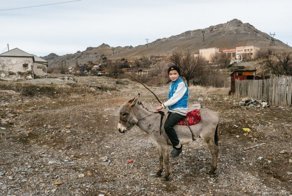 Как живут люди в забытом и затерянном в горах поселке Ачисай
