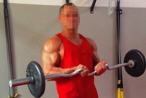 Тренеру, посидевшему на диване с девочкой, грозит 20 лет