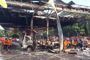 Взрыв грузовика с газовыми баллонами на АЗС