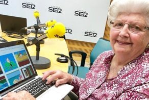 87-летняя бабушка создает картины в Microsoft Paint