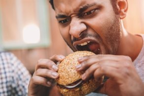 Глисты, грязь и тараканы – новые добавки к блюдам в KFC, «Бургер Кинге», «Макдоналдсе»