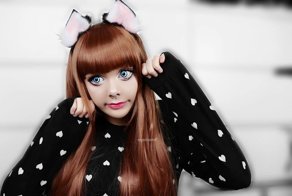 Девушка решила перевоплотиться в куклу, чтобы побороть свою застенчивость. Но вышло наоборот