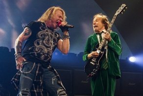 Группа AC/DC запишет альбом с Экслом Роузом