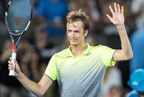 «Тебе лучше заткнуться»: Медведев ответил сопернику, оскорбившему его по национальному признаку