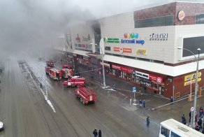 В Кемерово загорелся торговый центр, в числе жертв есть дети