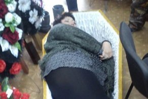 Подборка кладбищенского юмора, которую могут удалить через пару часов
