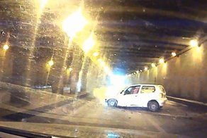 Девушка попала в аварию в тоннеле под площадью Победы в Санкт-Петербурге