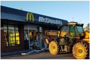 Попытка ограбления McDonald’s с экскаватором: что-то пошло не так
