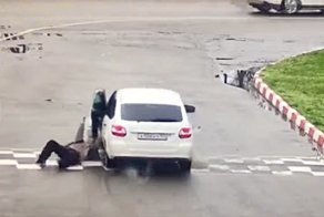 Угон автомобиля в Майкопе: вор протащил хозяина машины по асфальту