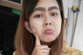 Слизни вместо бровей: жительница Таиланда пожалела, что сэкономила на татуаже