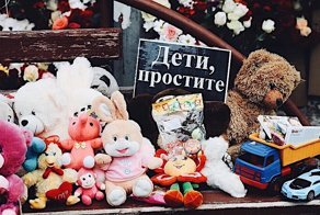 #КемеровоМыСТобой: весь мир скорбит о погибших в Кемерове