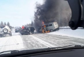 Авария дня. Огненное ДТП в Новом Уренгое