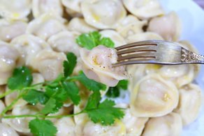 Неизвестные в масках вынесли партию пельменей
