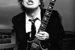 Сегдня День Рождения Ангуса Янга