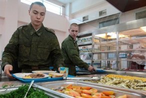 Жадный прапорщик и голодные солдаты
