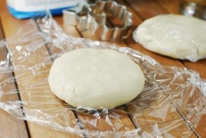 15 гениальных идей с пищевой плёнкой, которые пригодятся каждому