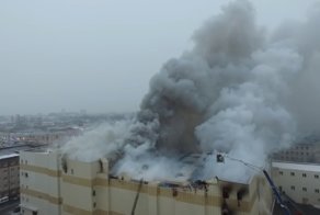 Бизнес на костях: тотальные нарушения и пожары в российских ТЦ и кафе