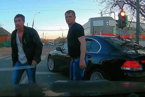 Пьяные пацанчики на чёткой Бэхе из Майкопа