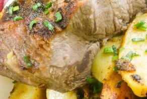 Как правильно пожарить свинину.  Жарим мясо на сковороде с картофелем