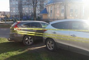 Активисты не дремлют: автохамов обозначили специальной лентой